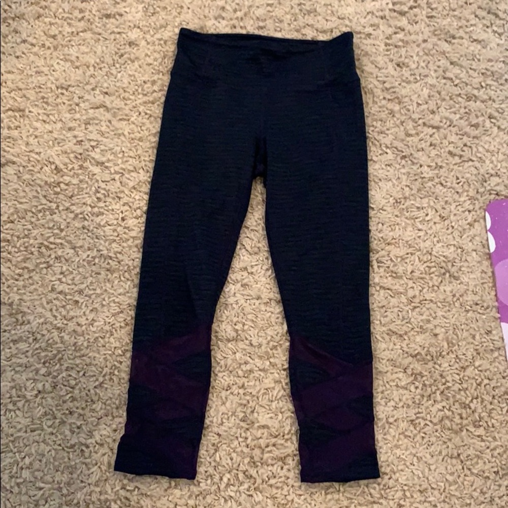 Navy blue women’s leggings with mesh at the bottom